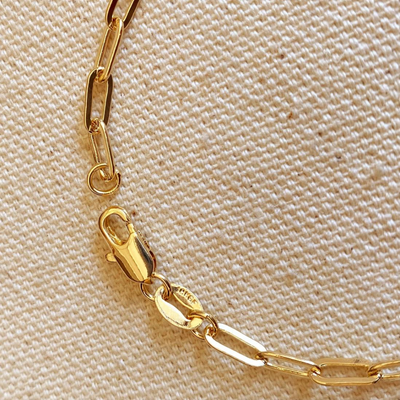 Enhance your style with our 18k Gold Filled Short Link Paperclip Bracelet, 7 inches with an extender. This trendy and versatile bracelet features delicate short link paperclip design, perfect for layering or wearing alone.